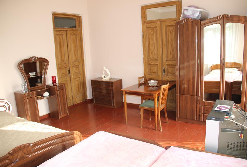 Achi Guest House Makhinjauri Quarto foto
